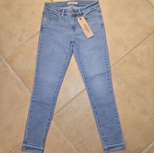 Levi's Women's Skinny Jeans in Light Blue